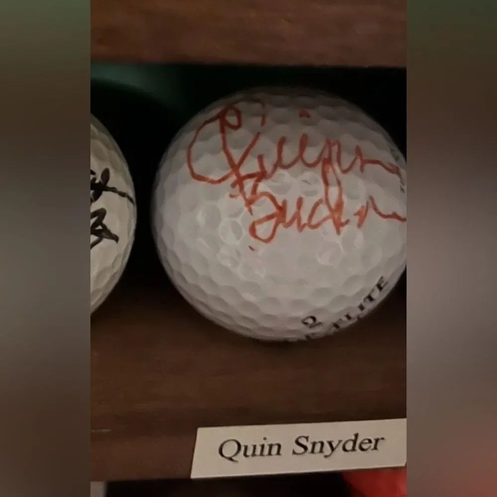 Retro used white signed Quin Snyder coach great autograph collector golf ball